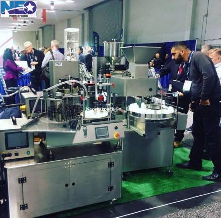Máquina automática de envase e fechamento